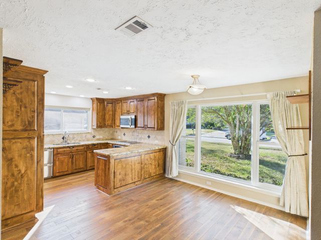 10107 Hollow Canyon Dr, Sugar Land, TX 77495
