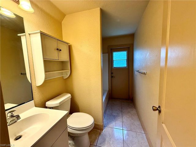 1300 NW 10th ST, Cape Coral, FL 33993