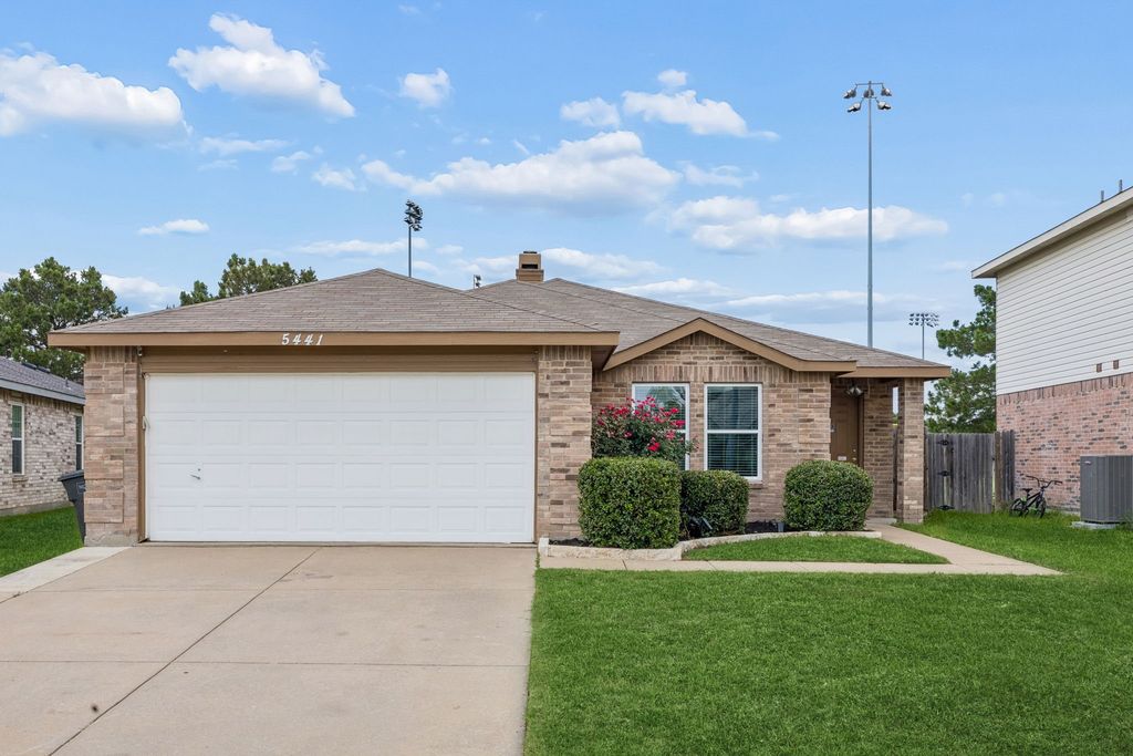 5441 Camarillo Drive, Fort Worth, TX 76244