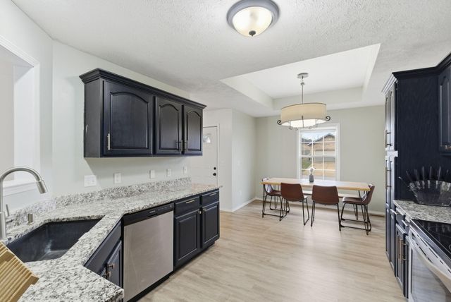 1135 W Broad Street, Republic, MO 65738