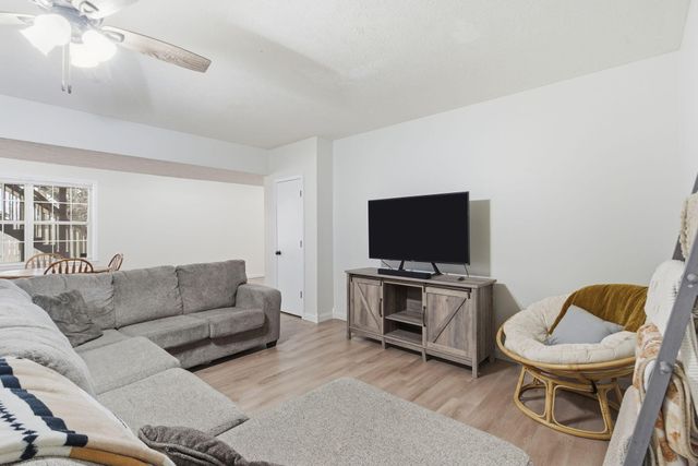 1135 W Broad Street, Republic, MO 65738