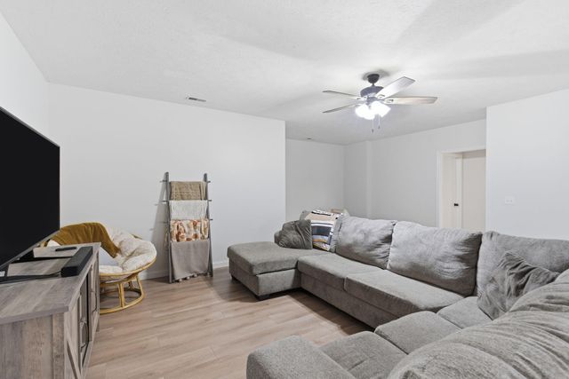 1135 W Broad Street, Republic, MO 65738