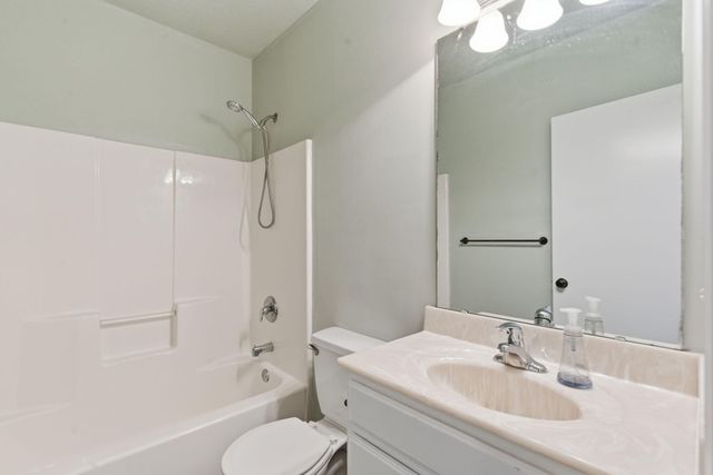 1135 W Broad Street, Republic, MO 65738