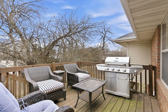 1135 W Broad Street, Republic, MO 65738