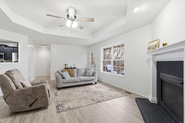 1135 W Broad Street, Republic, MO 65738