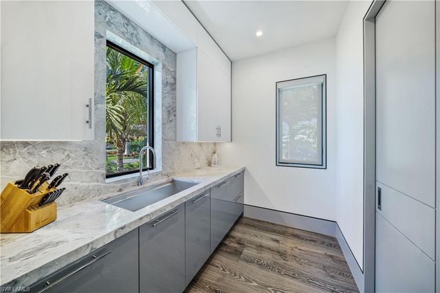 2201 Shad CT, Naples, FL 34102