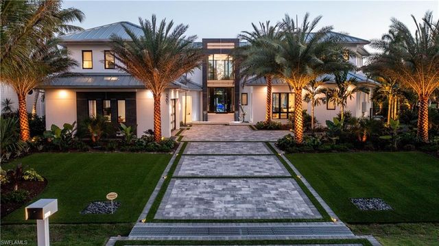 2201 Shad CT, Naples, FL 34102
