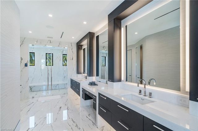 2201 Shad CT, Naples, FL 34102