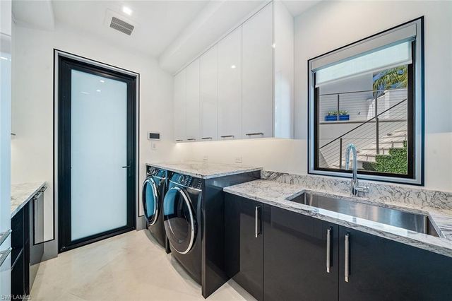 2201 Shad CT, Naples, FL 34102