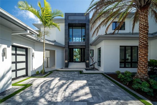 2201 Shad CT, Naples, FL 34102
