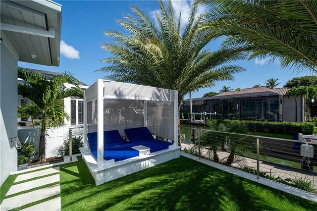 2201 Shad CT, Naples, FL 34102