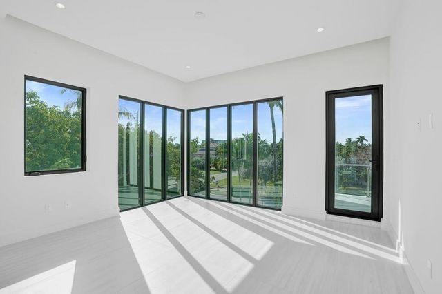4524 Sea Grape Drive N, Lauderdale By The Sea, FL 33308
