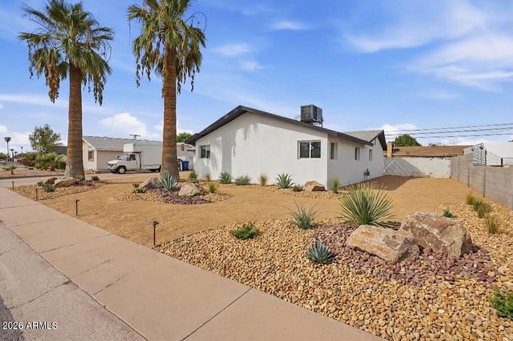 6402 W ORANGE Drive, Glendale, AZ 85301 — photo 4