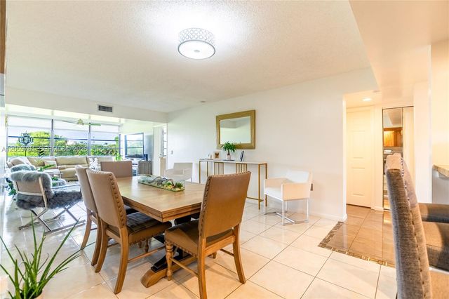 1508 S Whitehall 206 206, Davie, FL 33324