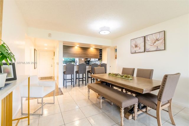 1508 S Whitehall 206 206, Davie, FL 33324