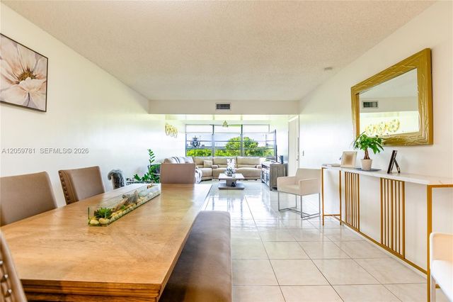 1508 S Whitehall 206 206, Davie, FL 33324