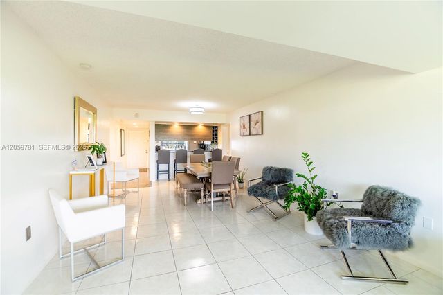 1508 S Whitehall 206 206, Davie, FL 33324