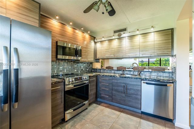 1508 S Whitehall 206 206, Davie, FL 33324