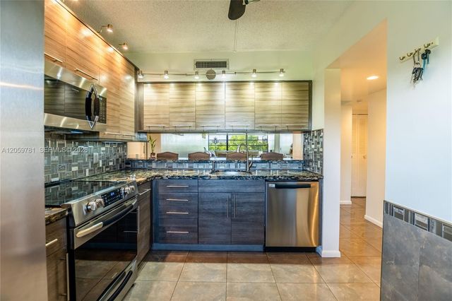 1508 S Whitehall 206 206, Davie, FL 33324