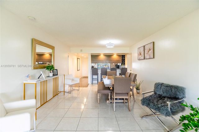 1508 S Whitehall 206 206, Davie, FL 33324