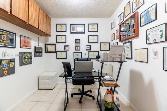 1508 S Whitehall 206 206, Davie, FL 33324