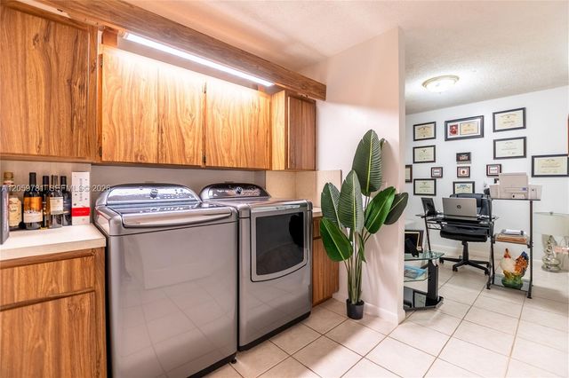 1508 S Whitehall 206 206, Davie, FL 33324