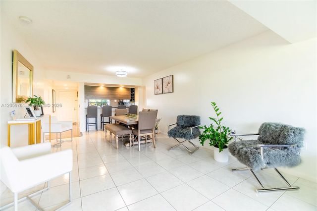 1508 S Whitehall 206 206, Davie, FL 33324