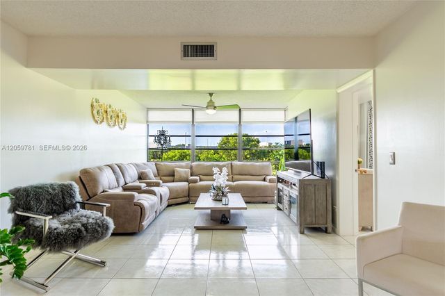 1508 S Whitehall 206 206, Davie, FL 33324