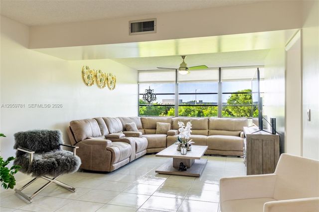1508 S Whitehall 206 206, Davie, FL 33324