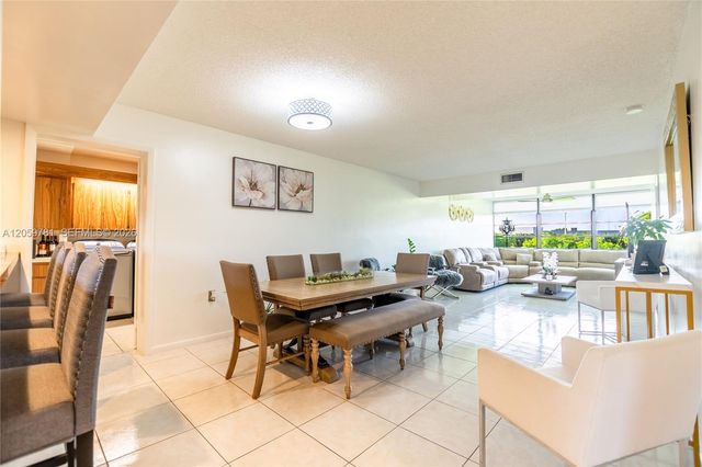 1508 S Whitehall 206 206, Davie, FL 33324