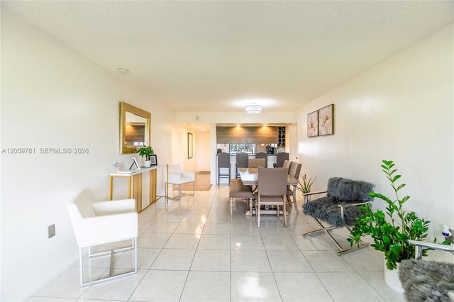 1508 S Whitehall 206 206, Davie, FL 33324