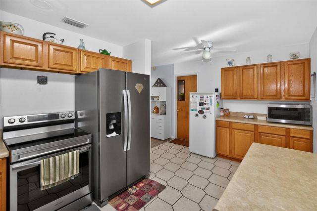 10223 N ARMENIA AVENUE, Tampa, FL 33612