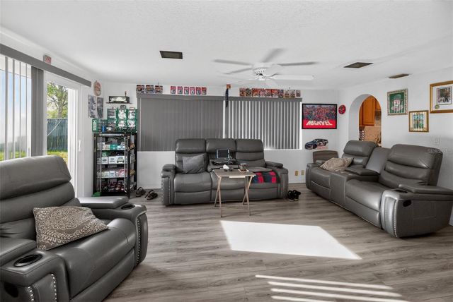 10223 N ARMENIA AVENUE, Tampa, FL 33612