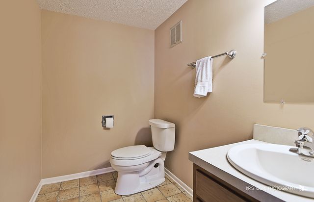 1123 Juniper Parkway, Libertyville, IL 60048