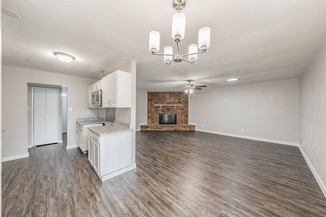 6925 Sandstone Court, Fort Worth, TX 76120