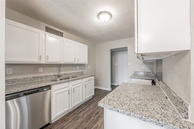 6925 Sandstone Court, Fort Worth, TX 76120