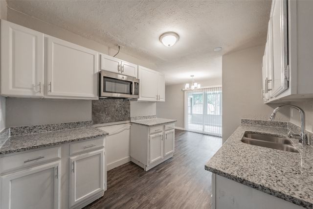 6925 Sandstone Court, Fort Worth, TX 76120