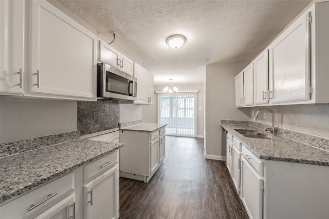 6925 Sandstone Court, Fort Worth, TX 76120