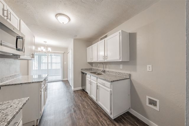 6925 Sandstone Court, Fort Worth, TX 76120