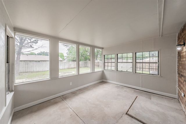 6925 Sandstone Court, Fort Worth, TX 76120