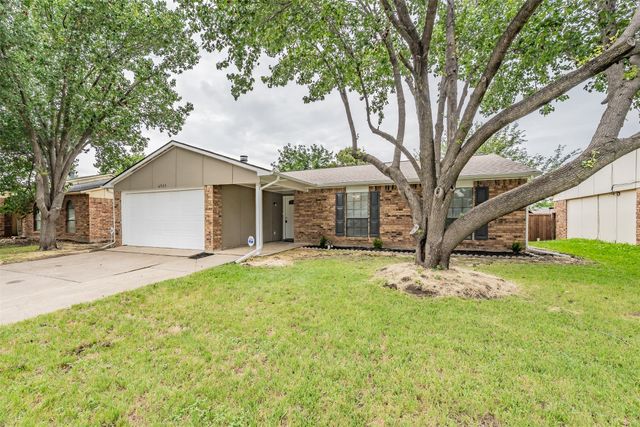 6925 Sandstone Court, Fort Worth, TX 76120