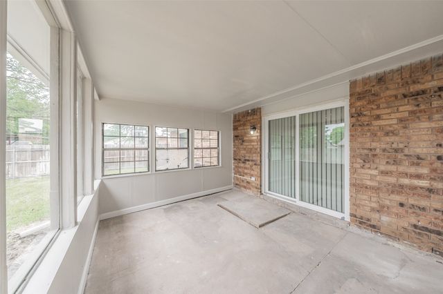 6925 Sandstone Court, Fort Worth, TX 76120
