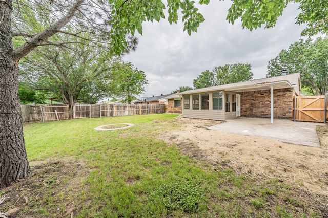 6925 Sandstone Court, Fort Worth, TX 76120
