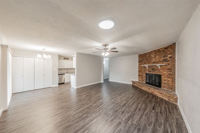 6925 Sandstone Court, Fort Worth, TX 76120
