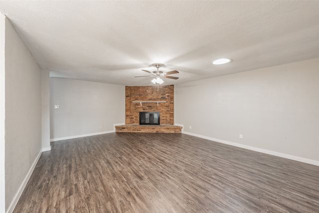 6925 Sandstone Court, Fort Worth, TX 76120