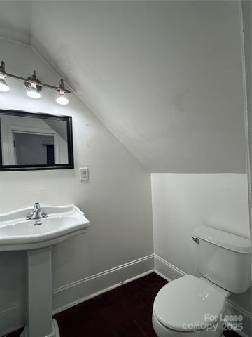 424 Woodvale Place, Charlotte, NC 28208