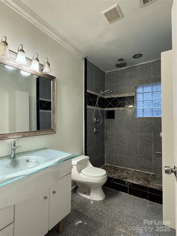 424 Woodvale Place, Charlotte, NC 28208