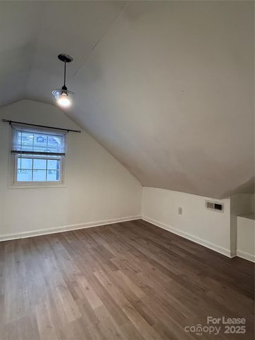 424 Woodvale Place, Charlotte, NC 28208