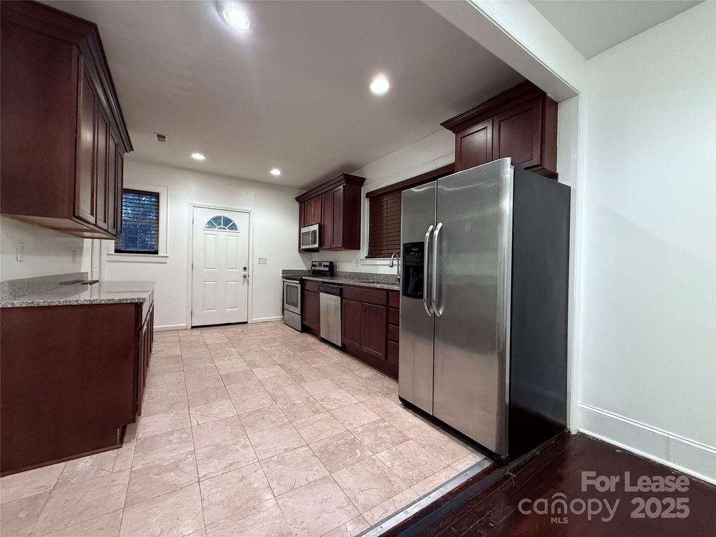 424 Woodvale Place, Charlotte, NC 28208