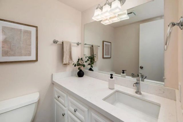 10487 Crosscreek, San Diego, CA 92131